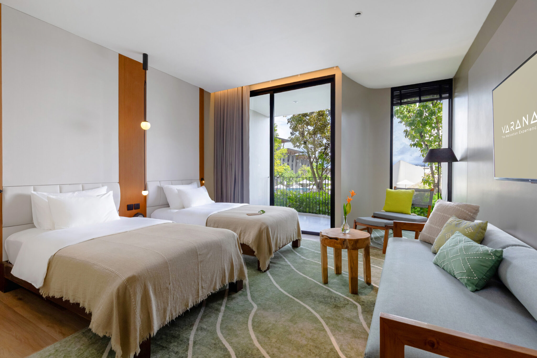 Varana Luxe Pool Twin